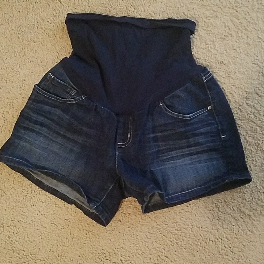 A Pea in the pod maternity shorts